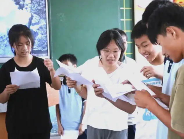 联动企业与高校建立成长渠道为学生提供多元化开展路径 联动企业与高校建立成长渠道为学生提供多元化开展路径