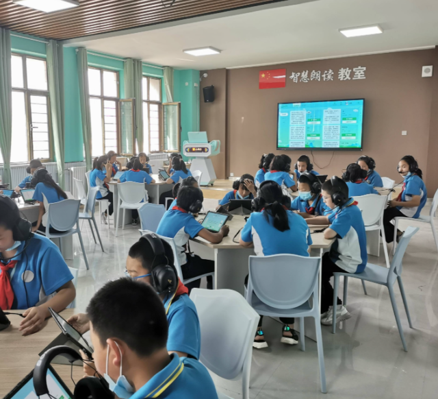 数字化建立让村庄教师足不出校就能经过同步直播参加高质量教