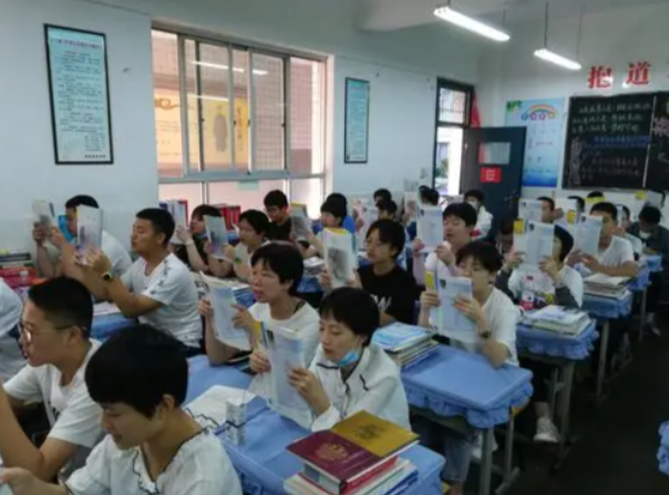 过早到校把本该属于孩子休息的时间变成了另一种隐性的教育内